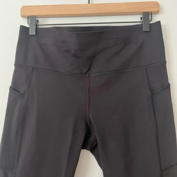 Lululemon Mind Over Miles Crop 17” in Black (10) - Picture 8 of 10